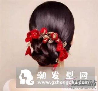 经典新娘敬酒礼服发型 盘发造型端庄显大气