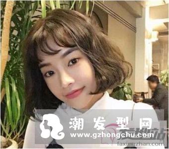 C卷内扣韩式短发 卷出灵动弧线美