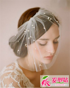 带头纱的新娘婚纱照发型 只为做他眼中最美的女神