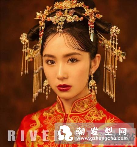 2020年新娘妆发流行趋势 中式轻奢复古新娘造型