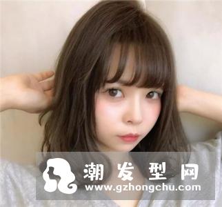 日常好看又显瘦的发型 甜美中长直发梨花卷是首先