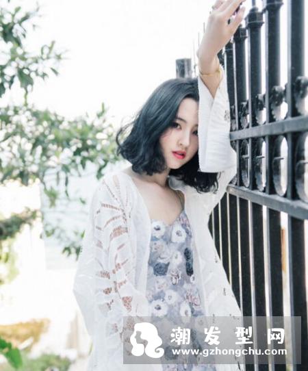 适合秋天的卷发发型 发尾烫让你美上一秋