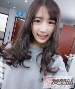颧骨高适合什么卷发 这些卷发让脸型柔和更淑女