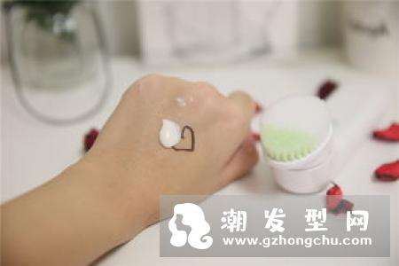 倩碧声波洁面仪怎么充电 要充多久