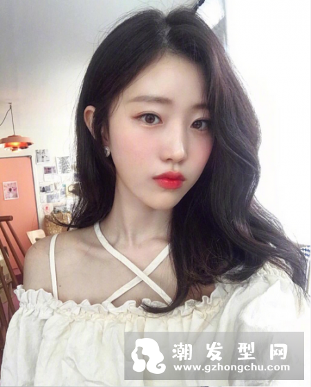 发量多的女生适合短发吗 烫什么发型好看