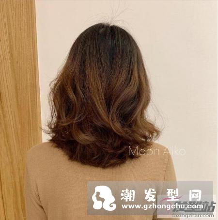2019年可卡卷发型很流行 无论是长短发都能给你浪漫慵懒感