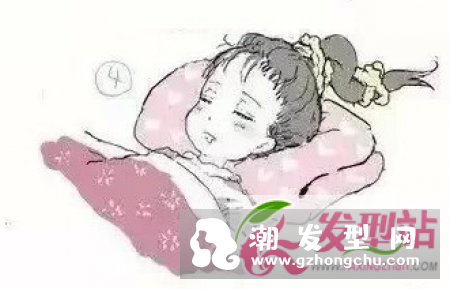 妹子们睡觉时候的头发 睡觉时头发正确的放置方式