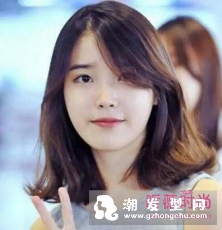 适合上班女士的中长卷发造型 眉上棉花糖卷发吹干就很有型