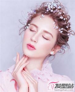 显年轻的新娘发型 减龄盘发仙气满满