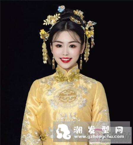 古风中式新娘发型 典雅秀禾新娘妆发图片