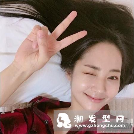 长卷发怎么打理显年轻？避开5个致命错误绝对好看！