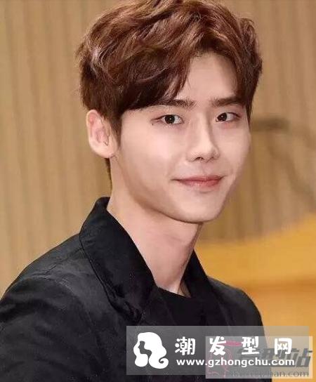 网红中分发型男怎么弄 跟着学你也可以拥有这款造型
