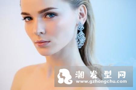 30秒判断你的头皮类型 油性干性头皮的护理技巧