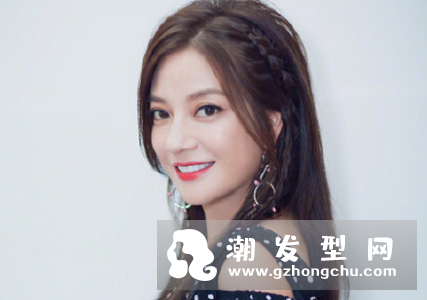 赵薇同款侧辫是怎么扎的 鱼骨辫扎法是怎样的
