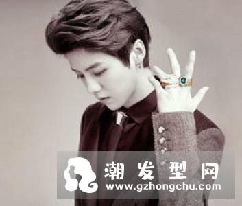Justin朱正廷最新潮流短发 00后小鲜肉引领时尚新潮流