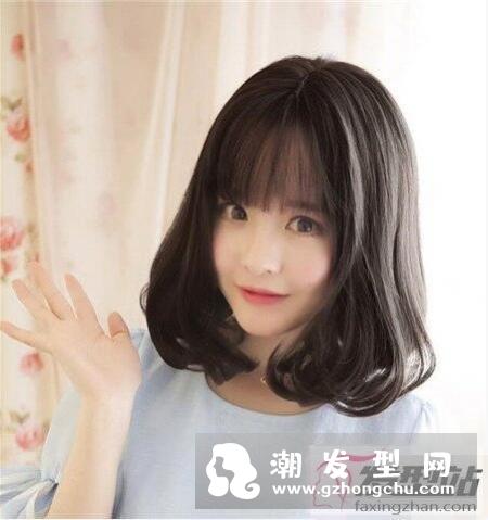 短发梨花头怎么弄好看 蓬松发尾展现妩媚淑女范
