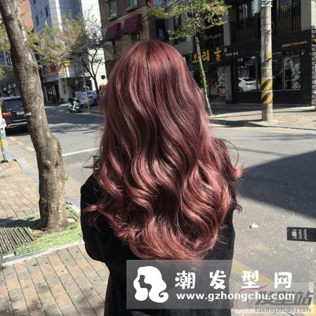 今年长烫发流行什么颜色 韩式流行染烫绝对是背影女神