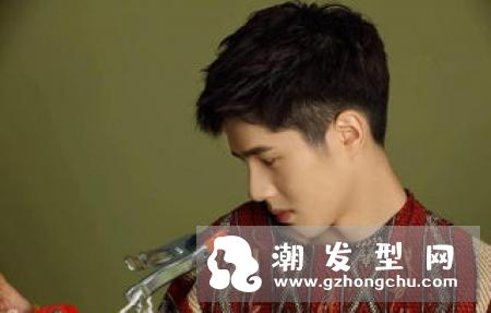 Justin朱正廷最新潮流短发 00后小鲜肉引领时尚新潮流