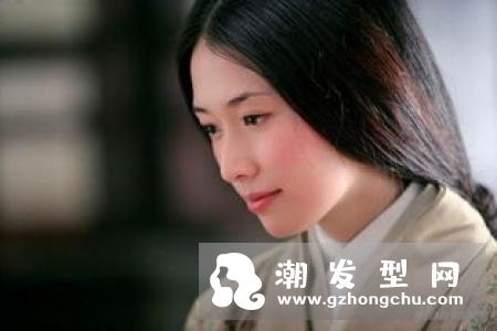 中长发梨花头烫发发型 温婉迷人如邻家女孩