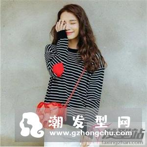 流行发型2019女中长发 优雅卷发打造迷人淑女