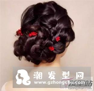 经典新娘敬酒礼服发型 盘发造型端庄显大气