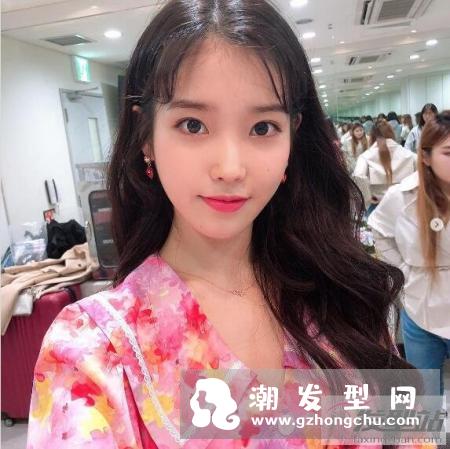 女生今年流行长卷发发型 超简单氧气瀑布卷小仙女必备