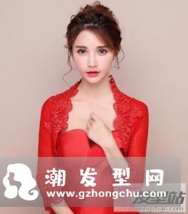 穿红色婚纱配什么发型 简约大方让新娘美貌动人