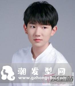 男生流行学生头发型 时尚帅气释放青春魅力