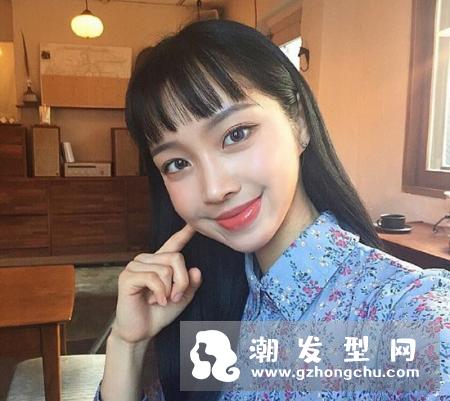 2018年流行什么刘海 八字外翻还是眉上短刘海
