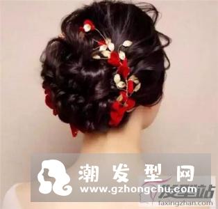 经典新娘敬酒礼服发型 盘发造型端庄显大气