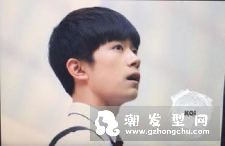 易烊千玺新发型叫什么 最新写真发型侧颜正面照迷人