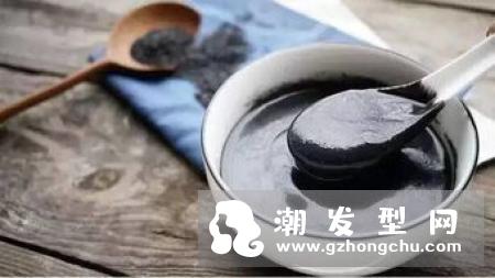 吃什么可以让头发变黑柔顺 能使头发变亮变柔顺的食物