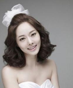 短发女生烫什么发型好看 气质梨花烫美不可言