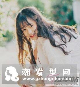什么样的卷发显年轻 这样卷修颜塑型散发妩媚魅力
