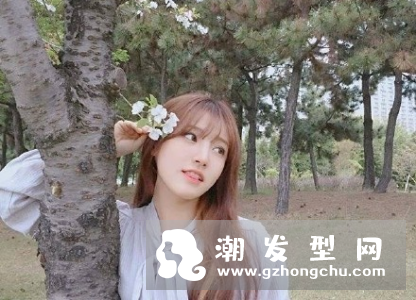 咖啡色长卷发图片 好看的发色推荐