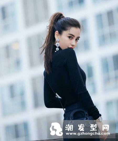 黄宗泽菠萝头成讨论焦点 网友：果然颜值高的啥发型也好看