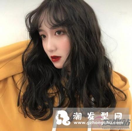 网红韩式羊毛卷发型怎么弄 长发5分钟快速卷完整颗头教程