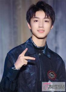 男生留什么发型好看 心形刘海帅出新高度