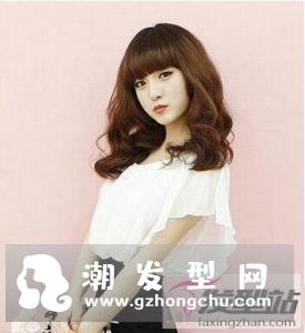 女生C卷烫发发型 彰显十足淑女范