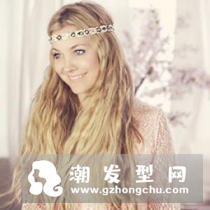 新娘半披肩发型怎么梳好看 半扎公主头搭配鲜花很仙女