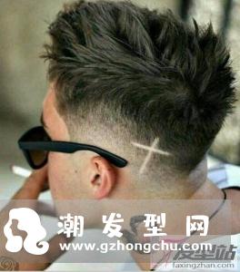男士渐变Fade发型 搭配刻痕酷炫有型