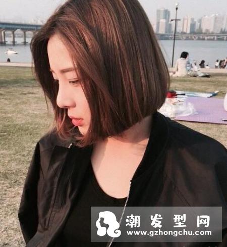 中分发型适合什么脸型的女生 气质短发有哪些