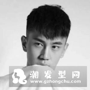 男生发际线高适合什么发型 时尚男发让你变身气质男神
