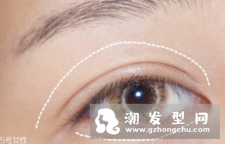 大地色眼妆画法教程图解 和哑光大地色的画法还不一样