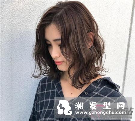 短发适合波浪卷吗 波浪卷短发洋气减龄更显气质