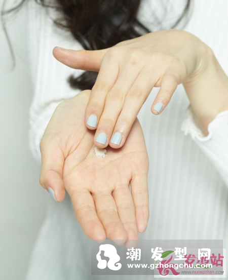 告别扁塌发型 在家也能做的蓬松发型打理方法