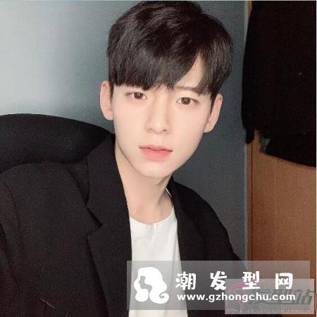 简单帅气初中男生发型 选对发型颜值提升不止一点点