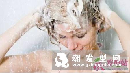 头发经常油腻怎么办 头发油腻的解决方法
