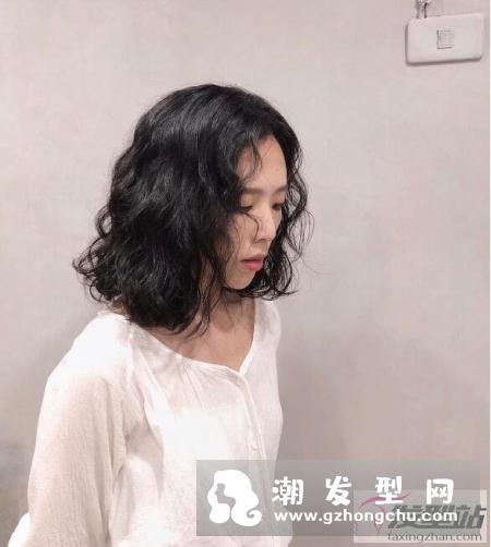及肩发型怎么卷好看 女神卷发让气质VS知性同时拥有