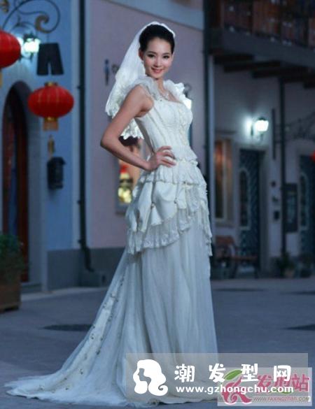 女士新娘盘发图片 婚纱照就选它很有女人味